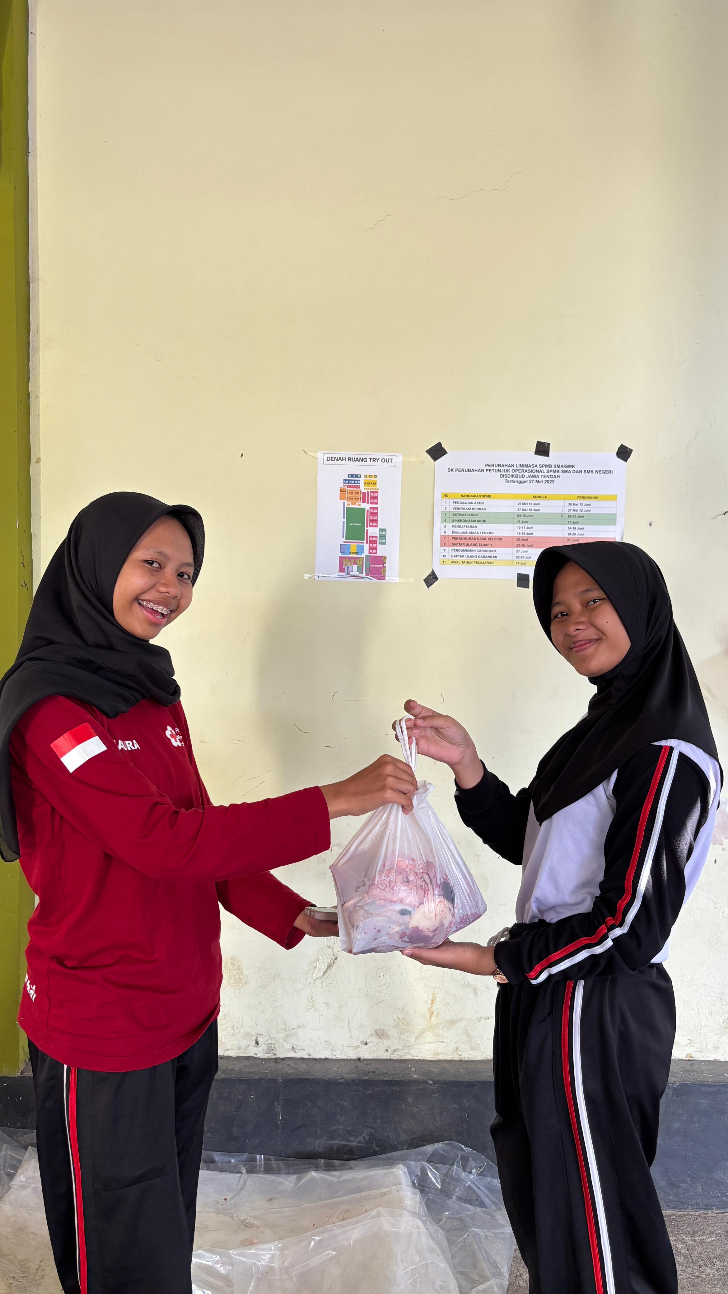pembagian hewan qurban kepada perwakilan siswa dari kelas