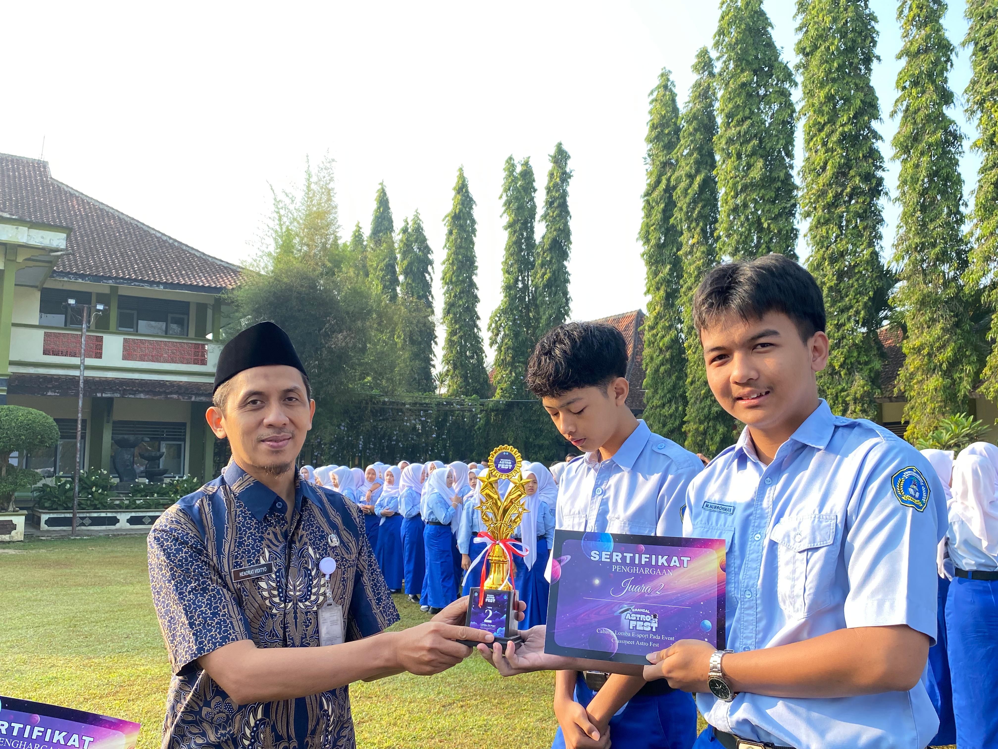 Juara 2 Cabang Lomba E-Sport